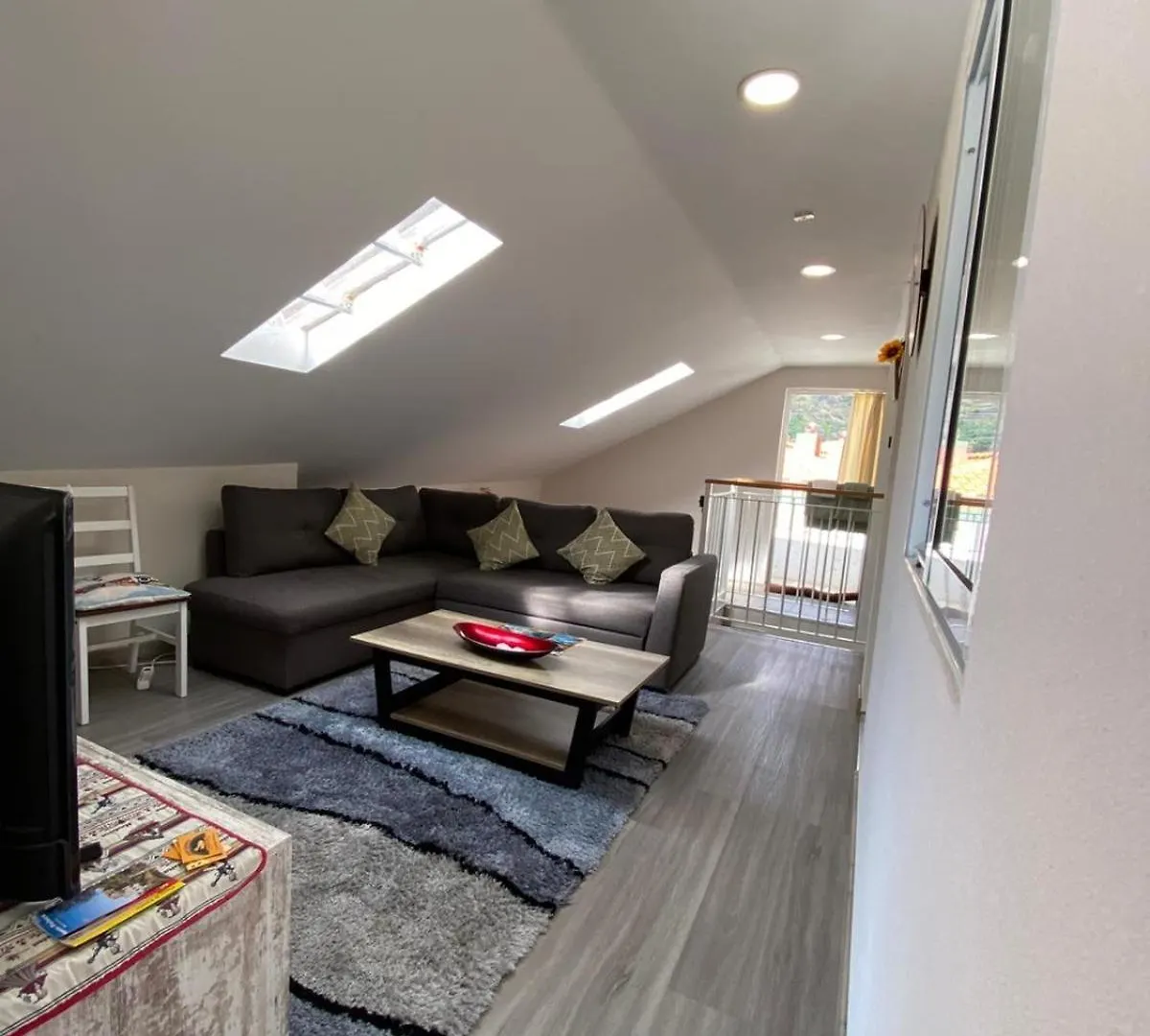 Lovely Newly Refurbished, 1 Bedroom Top Floor Apartment With Sea Views, Fast Wi-Fi Cable Tv And Netflix Ribeira Brava 0*,