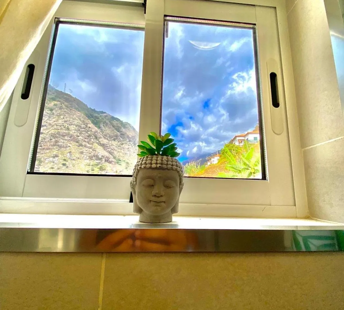 Lovely Newly Refurbished, 1 Bedroom Top Floor Apartment With Sea Views, Fast Wi-Fi Cable Tv And Netflix Ribeira Brava
