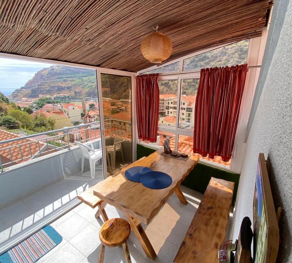 Lovely Newly Refurbished, 1 Bedroom Top Floor Apartment With Sea Views, Fast Wi-Fi Cable Tv And Netflix Ribeira Brava