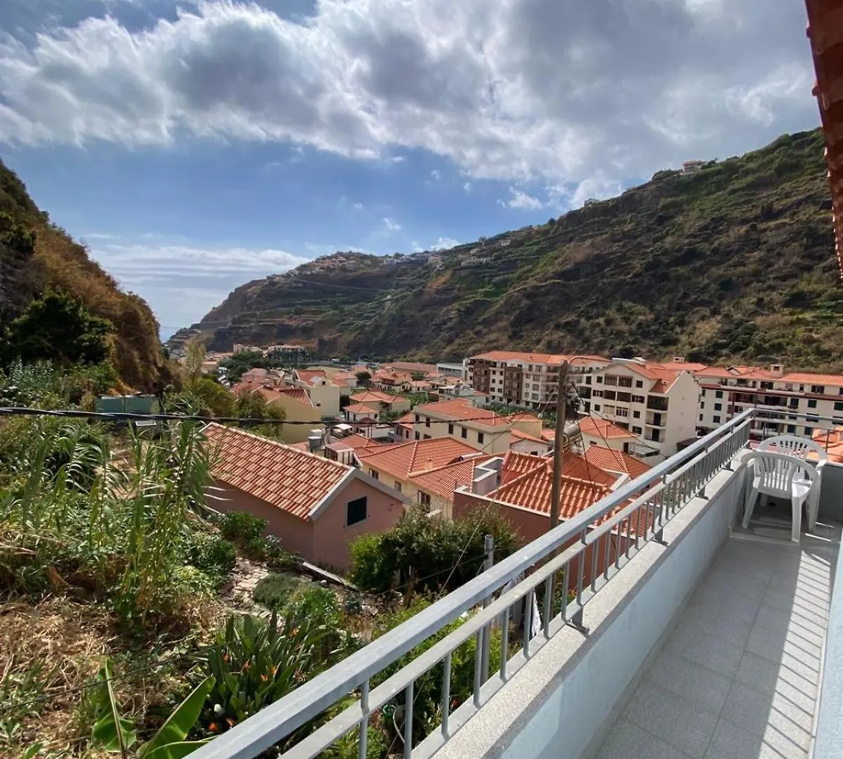 Lovely Newly Refurbished, 1 Bedroom Top Floor Apartment With Sea Views, Fast Wi-Fi Cable Tv And Netflix Ribeira Brava